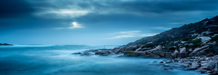 Fototapeta na wymiar long exposure of waves breaking in a small bay in southern Norway.