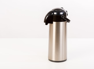 Insulated pump pot for hot liquids like coffe or tea.