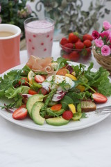 フレッシュ野菜のオープンサンド～温玉のせ