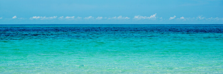 Fototapeta na wymiar Panorama of a tropical lagoon with turquoise water