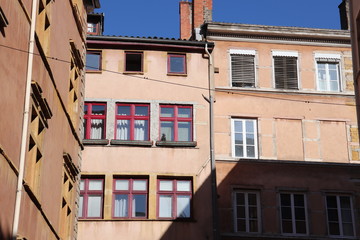 Ville de Lyon - Fa&ccedil;ade d'immeuble lyonnais typique dans le Vieux Lyon
