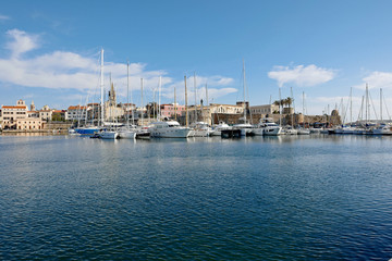 Fototapeta na wymiar Sardinien Alghero Blick auf den Hafen