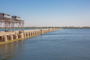 Fototapeta na wymiar Passing the barrage of Esna on the Nile