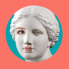 Abwaschbare Fototapete Hotel Zeitgenössisches Kunstplakat mit antiker Statue des Venuskopfes und Details des Gesichts einer lebenden Frau.
