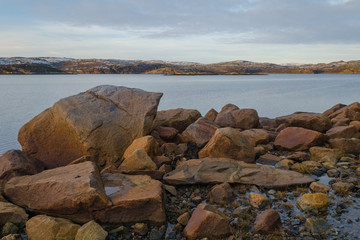 Fototapeta na wymiar Sea coast with large stones at low tide with .