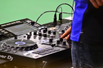 Mixer professionale audio digitale per DJ 