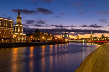 Fototapeta na wymiar Beautiful sunset on Moskva river embankment with a view of Kremlin wall and Cathedral of Christ the Saviour in Moscow, Russia