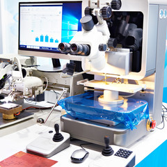 Devices of testing strength of mechanical connections