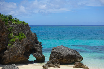 沖縄　宮古島のハート岩