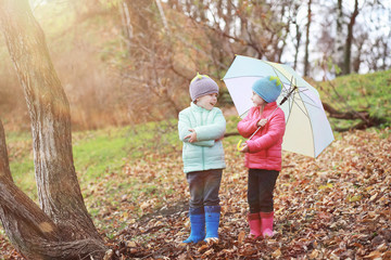 Children walk in the autumn park