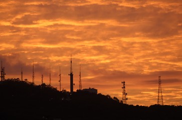Nascer do sol no Morro da Cruz, cidade de Florianópolis, estado de Santa Catarina, Brasil
