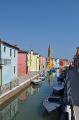 Fototapeta na wymiar Les ruelles colorées de Burano, Venise, Italie