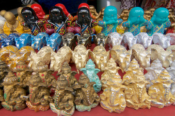 Obraz premium Many colorful Ganesha, Elephants and Buddhas statues