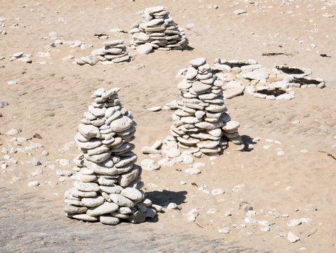 empilement de galets sur la plage