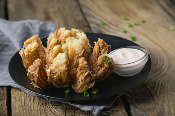 Blooming onion with yoghurt sauce