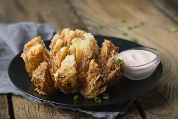 Blooming onion with yoghurt sauce