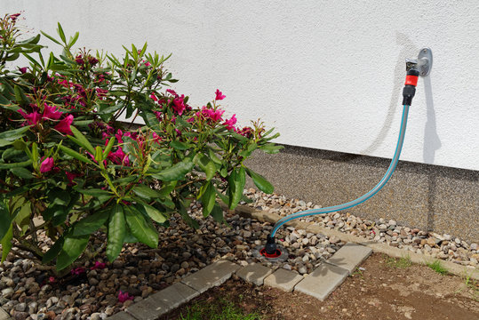 Connection to an underground water pipeline for irrigation in a garden