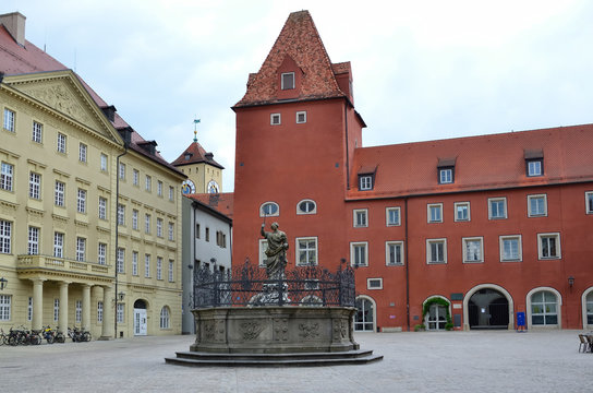 Haidplatz mit Neue Waag und Justitiabrunnen, Regensburg