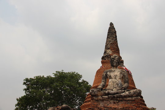 Ruins. Buddhis Temple And Old Bell Shpere Pagoda With Buddha Statue Local Topical Style In Ayutthaya Historicl Park Thailand  