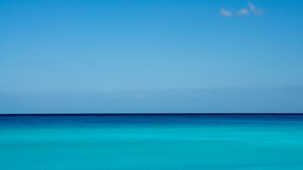 Obraz premium Caribbean sea with a beautiful blue-emerald color in Mexico. 