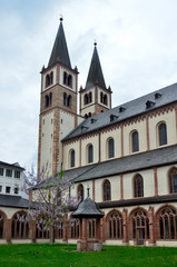 Fototapeta na wymiar Kreuzgang beim Dom St.Kilian, Würzburg