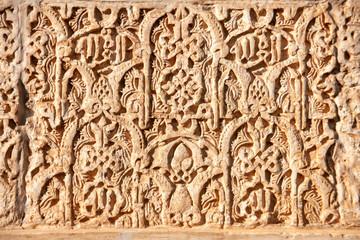 hermoso detalle de la arquitectura nazarí de la alhambra de Granada, Andalucía