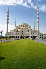 Fototapeta premium Grand Sheikh Zayed Mosque, Fujairah, United Arab Emirates, June 4, 2019. view of the mosque in the day
