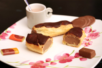 cup of chocolate and eclair