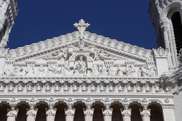 Ville de Lyon - La Basilique Notre Dame de Fourvière ouverte en 1872 - architecture de style néo-byzantin ou romano-byzantin - extérieur