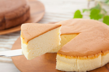 スポンジケーキをサーブする