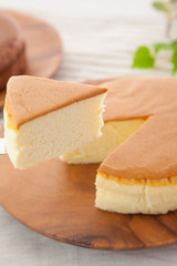 スポンジケーキをサーブする