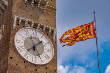 Obraz premium Torre dei Lamberti and Venetian Republic flag in Verona, Italy