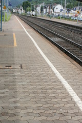 Bahnhof, Bahnsteig