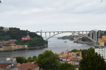 Panorámica de Lisboa, Portugal en un día nublado.