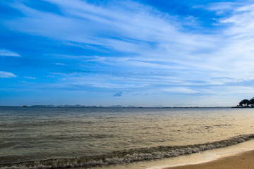 Fototapeta na wymiar Beach, tropical sea Beautiful Blue Sky, Sand and Evening Atmosphere. in Pataya, Thailand.