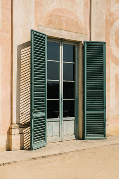 Traditional window shutter