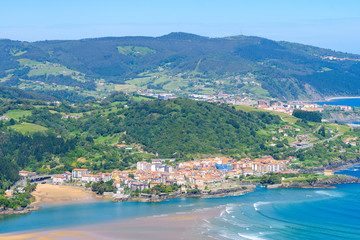 Fototapeta premium urdaibai estuary and mundaka fishing town at background, Spain