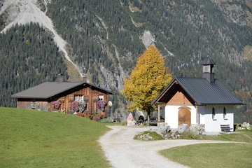 Fototapeta na wymiar Kapelle in Sonntag-Stein, Vorarlberg