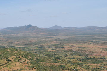 Obraz premium Beautiful mountain ranges in the panoramic arid landscapes of rural Kenya, Kilome Plains in Eastern Kenya