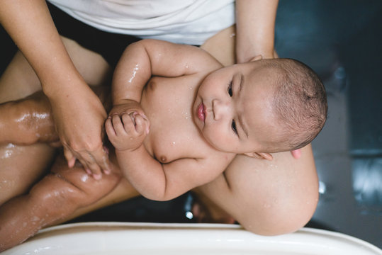 Baby bathing
