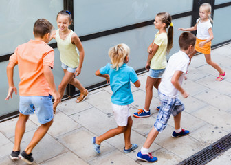 Fototapeta premium Group of children running outdoors in city street