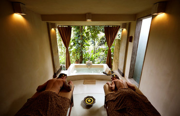 couples spa treatment
