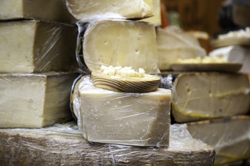 Sheeted cured cheese