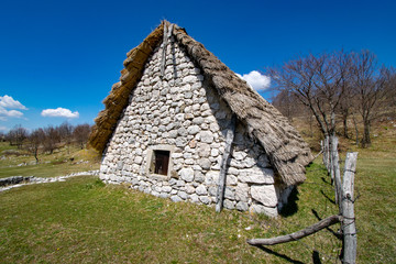 Fototapeta na wymiar Thatched cottage in Montenegro