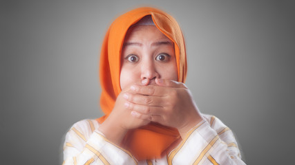Muslim Lady Shocked and Closing her Mouth