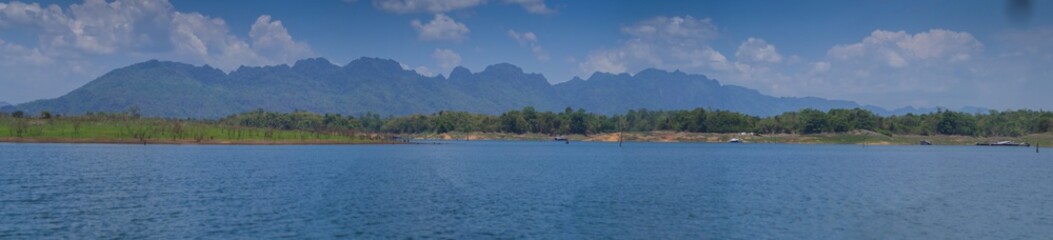 Fototapeta na wymiar Mountains and lakes in Thailand