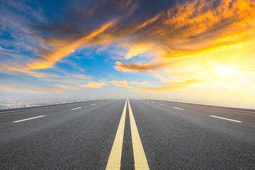 Naklejka premium Empty highway road and modern city skyline in Shanghai,China