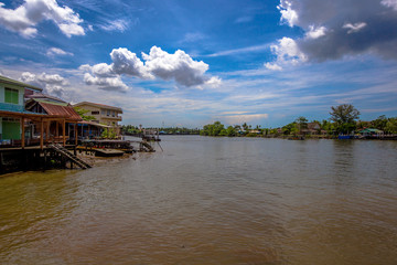 Wat Lam Phaya Floating Market-Nakhon Pathom: June 8, 2019, the atmosphere in the market has products, various food for tourists next to Tha Chin River, Lam Phaya, Bang Len, Nakhon Pathom, Thailand
