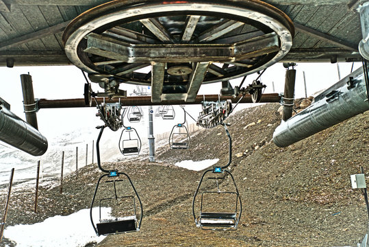 M&eacute;canisme de t&eacute;l&eacute;ph&eacute;rique en haute montagne