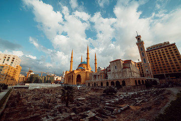 Naklejka premium Cathedral and Mosque side by side in Beirut, Lebanon